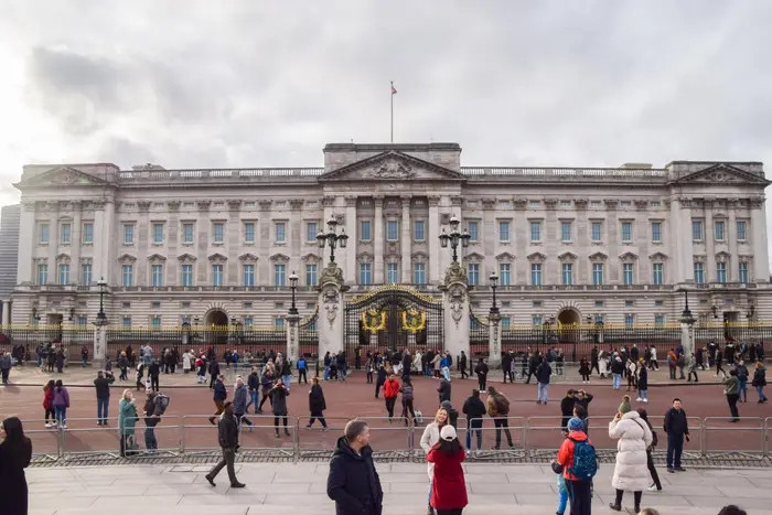 Cung điện Buckingham là bất động sản có giá trị nhất của gia đình hoàng gia với giá trị ước tính 4,9 tỷ USD, tương đương khoảng 3,9 tỷ bảng Anh. Ngoài ra, Vua Charles III còn sở hữu dinh thự Highgrove House, Lâu đài Windsor, lâu đài Hillsborough... Ảnh: Getty