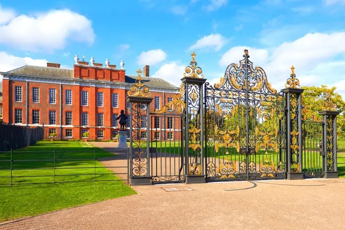 Cung điện Kensington ở London có giá trị ước tính 630 triệu đô la, tương đương khoảng 505,6 triệu bảng Anh. Nơi đây có tổng cộng 547 phòng và nằm trên khu vườn rộng 242 mẫu Anh. Ảnh: Getty