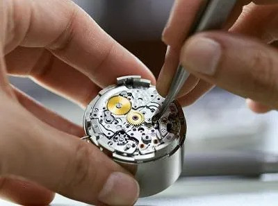 Tại thị trường đồng hồ cũ, khách hàng có thể tìm được những kiểu dáng hiếm hay những mẫu Rolex đã ngưng sản xuất. Điều này khiến giá đồng hồ Rolex đã qua sử dụng tăng vọt. Ảnh: Forbes