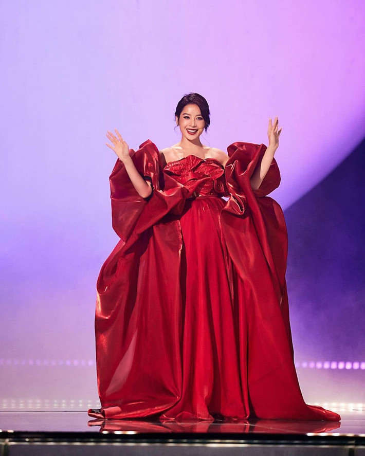 Bước chân vào showbiz với danh hiệu Top 20 của Miss Teen Vietnam 2009, Chi Pu dần khẳng định mình với vai trò người mẫu, diễn viên, ca sĩ. Sau hơn 10 năm hoạt động nghệ thuật, Chi Pu sở hữu khối tài sản đáng ngưỡng mộ. Ảnh: Zing