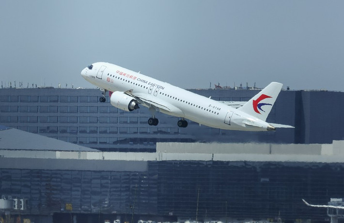 C919 cũng được trang bị hệ thống lọc, hệ thống đèn tập trung vào hành khách và độ ồn thấp. Ảnh: Xinhua
