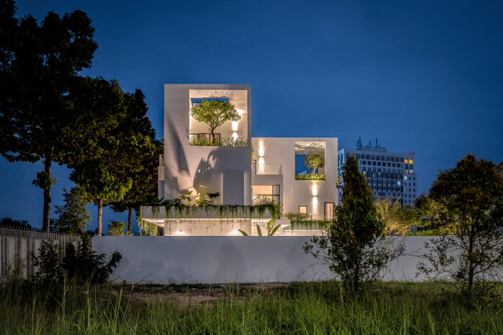 Connect Villa lung linh như một biệt thự nghỉ dưỡng vào buổi tối. Nguồn ảnh: Minq Bui