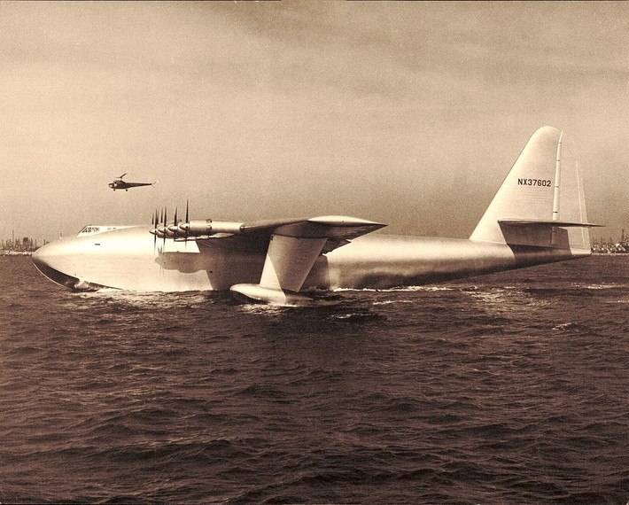 Hughes H4 Hercules, thường được gọi “Spruce Goose” là chiếc máy bay bằng gỗ chỉ bay một lần vào năm 1947. Nó được chế tạo để chở 700 hành khách và là phương tiện bay lớn nhất trước đến nay. Ảnh: Pilotmall