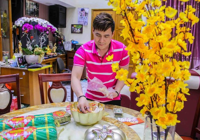 Ngày Tết, căn nhà của Khánh Phương trang trí rất nhiều hoa. Ảnh: ĐSPL