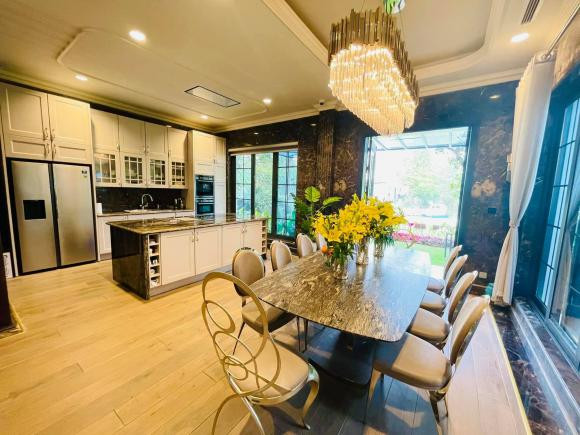 Lã Thanh Huyền không nhớ chính xác con số để sửa chữa và sắm đồ bao nhiêu nhưng khoảng chục tỷ đồng.
