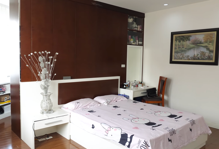 Phòng ngủ thiết kế tối giản. Ảnh chụp màn hình NhaF