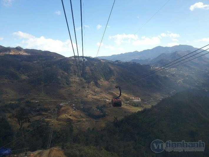 Theo dự án, mỗi cabin cáp treo Fansipan SaPa có sức chứa tối đa 30 - 35 khách, công suất vận chuyển lên tới 2.000 khách/h.