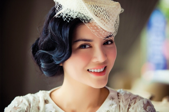 Có vẻ bề ngoài xinh đẹp, giàu có đáng mơ ước... nhiều người cho rằng Lý Nhã Kỳ có tuổi ấu thơ khuê các nhàn hạ, hạnh phúc nhưng những tiết lộ về tuổi thơ của cô thì ngược lại. Nữ đại gia kim cương có thời thơ ấu không vui, nhiều vất vả do cha mẹ ốm đau suốt nhiều năm. Thể trạng không tốt, hầu như cô bị “cấm cung” ở nhà, không có một người bạn đồng niên thân thiết.