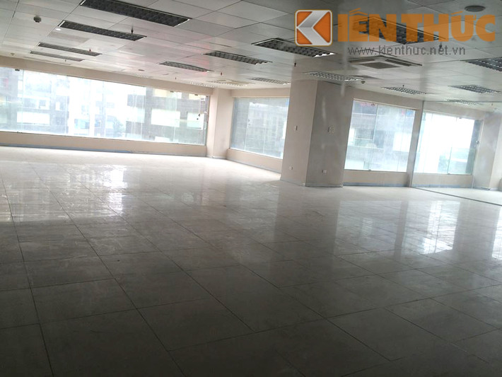 Toàn bộ khu văn phòng dành cho nhân viên, phòng hội thảo của Liên kết Việt đa cấp đều sạch trơn đồ đạc, không một bóng người sau khi công ty này bị phanh phui lừa đảo hơn 4.000 người, kiếm số tiền hơn 1900 tỷ đồng.