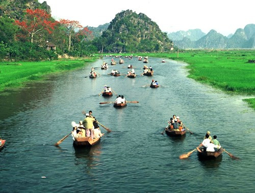 Lịch trình Hà Nội - Chùa Hương đi trong ngày có giá từ 500.000 - 550.000 đồng/người.