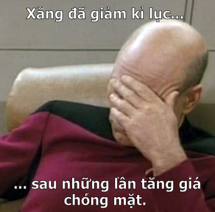 "Mừng rớt nước mắt" vì xăng giảm giá kỷ lục sau những lần tăng giá chóng mặt.
