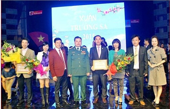 Mạo danh các tổ chức, đơn vị uy tín để chiếm lòng tin của khách hàng là cách mà nhiều công ty đa cấp lừa đảo sử dụng. Hình ảnh đa cấp Liên kết Việt giả danh liên kết với bộ Quốc Phòng.