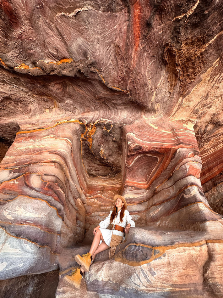 Ngoài “hành tinh cát” Wadi Rum, thành phố cổ Petra, nữ du khách còn tranh thủ khám phá nhiều điểm đến như đền Hercules, quần thể kiến trúc Amman Citadel, Wadi Mujib... hay những nơi nhiều di tích lịch sử như Jerash, Madaba…