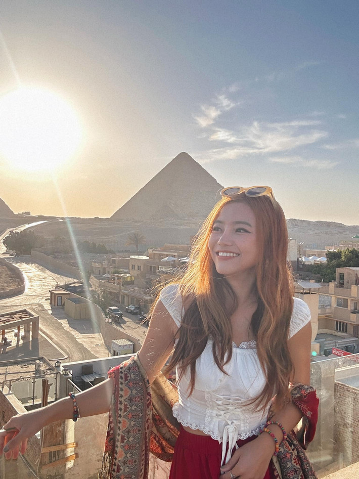 Ngoài ra, chi phí land-tour (tạm dịch: loại hình du lịch trọn gói, bao gồm các dịch vụ vận chuyển, lưu trú, ăn uống, tham quan và các dịch vụ khác) tại Jordan là 20 triệu đồng/7 ngày và ở Ai Cập là khoảng 22 triệu đồng cho 10 ngày.