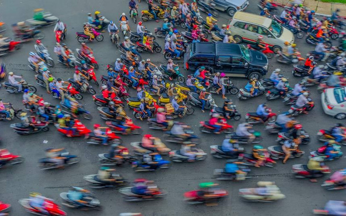 Cảnh tượng đường chật kín xe cộ ở thành phố Hồ Chí Minh, Việt Nam.