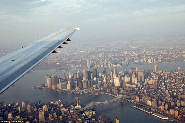 Toàn cảnh khu phố thương mại Manhattan ở New York nhìn từ trên cao.