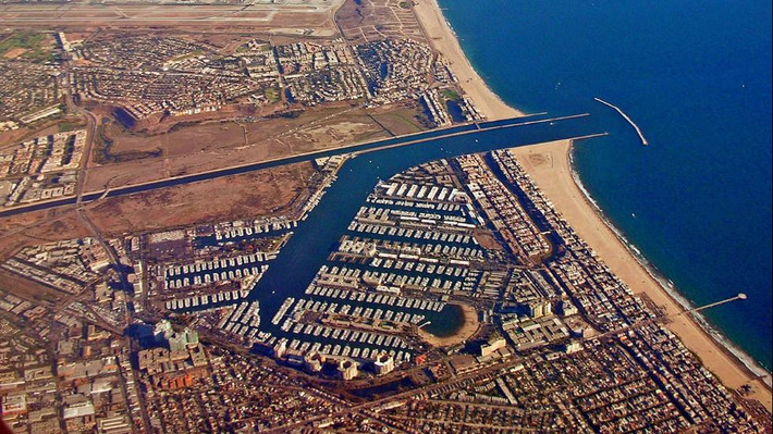 Nằm ở bang California của Mỹ, Marina del Rey là bến du thuyền lớn nhất thế giới với khả năng chứa 6.500 du thuyền cùng lúc, lập kỷ lục gây sốc.