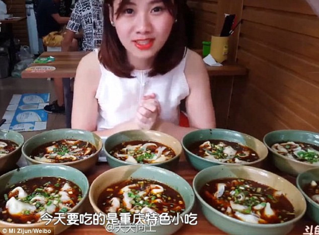 Mi Zijun khiến người khác phải tròn mắt vì khả năng ăn uống kinh khủng của mình.