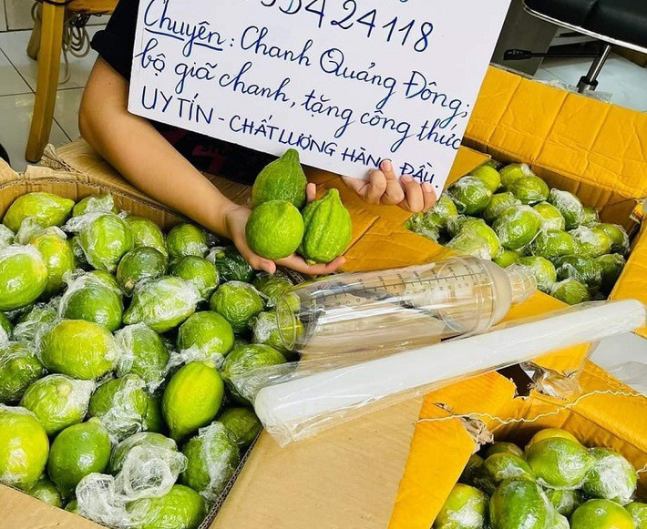 Khi giã tay chanh tươi Quảng Đông có đầy đủ hương vị của cây sả, lá trúc, bưởi và tinh dầu chanh mà không bị đắng hay chát. Ảnh: Người đưa tin