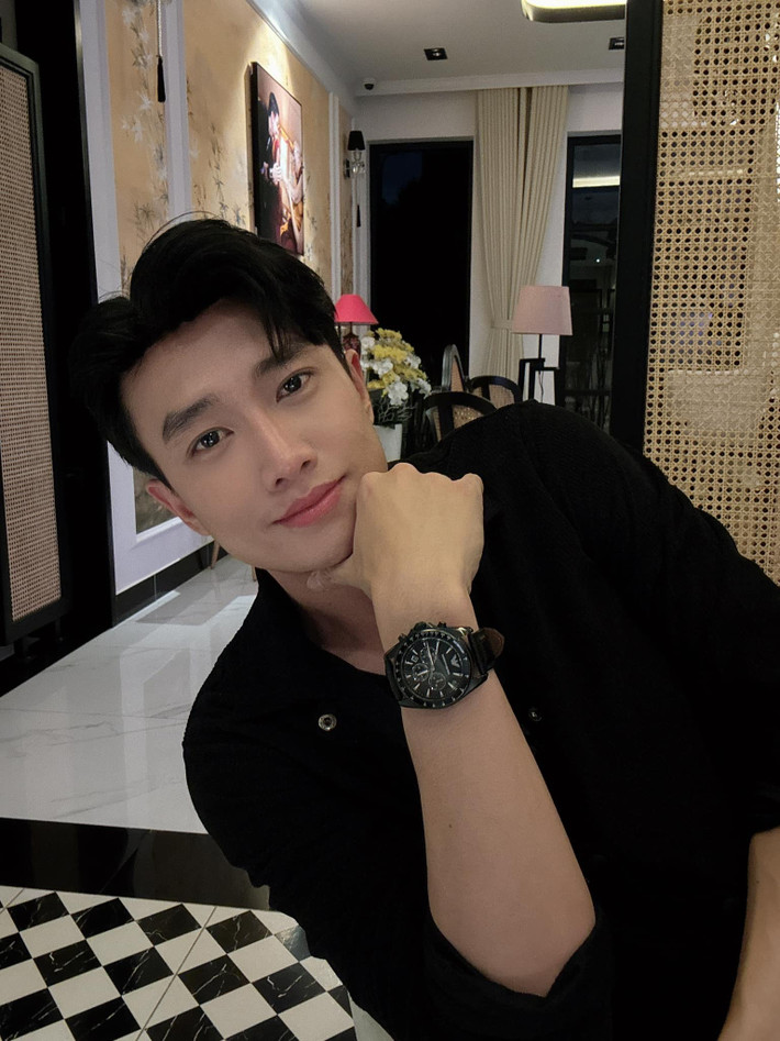 Không chỉ thành công ở diễn xuất, nam diễn viên Quốc Trường còn là một doanh nhân mát tay. Bởi vậy, khi mới ngoài 30 tuổi Quốc Trường đã sở hữu khối tài sản đáng mơ ước.
