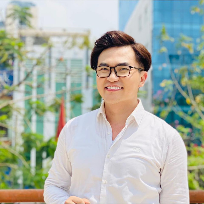 Trong danh sách 102 nghệ sĩ được xét duyệt phong tặng danh hiệu Nghệ sĩ ưu tú năm 2023, nhiều khán giả vui mừng khi MC Đại Nghĩa là nghệ sĩ thứ 100 có tên trong danh sách (thuộc lĩnh vực sân khấu).