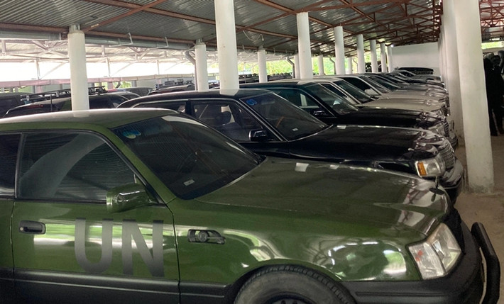 Những chiếc xe của ông Đặng Lê Nguyên Vũ được xếp theo hàng dày đặc, từ nhà này tới nhà khác. Ảnh: Dân trí