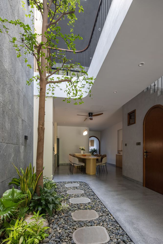 De Chill House tọa lạc tại Đông Triều (Quảng Ninh) là không gian sống cho một gia đình 3 thế hệ, với công năng tối ưu và đề cao “sự kết nối” giữa thiên nhiên và con người.