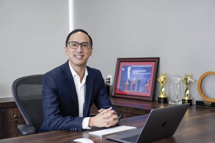 Trước khi về làm việc cho tập đoàn của gia đình, chồng Tăng Thanh Hà làm việc 2 năm tại DFS Hong Kong và Singapore – chuỗi cửa hàng bán lẻ miễn thuế lớn nhất thế giới, thuộc tập đoàn LVMH. Ảnh: Doanhnhantrevietnam