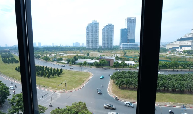 Đặc biệt, phòng khách của căn hộ có tầm "view vĩnh cửu", không bị che chắn bởi các tòa nhà khác và có thể nhìn ra sân vận động Mỹ Đình.