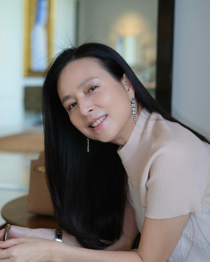 Nữ đại gia Madam Pang không còn xa lạ với người hâm mộ bóng đá. Bà đang là trưởng đoàn bóng đá Thái Lan. Ảnh: FBNV