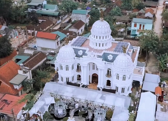 Một bạch dinh khác của đại gia Thanh Hóa cũng thu hút sự chú ý của đông đảo cộng đồng mạng, thậm chí còn xuất hiện báo nước ngoài. Ảnh: Odditycentral