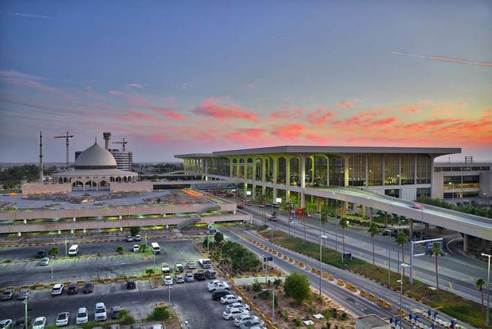 Với diện tích 777 km2 sân bay quốc tế King Fahd ở Dammam, Ả Rập Saudi là sân bay lớn nhất thế giới. Quy mô của sân bay tương đương với thành phố New York. Ảnh: Adda247