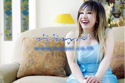 Bên cạnh đó, bà còn là chủ của một thương hiệu mỹ phẩm có tiếng tăm ở Thái Lan. Ảnh: Thai PBS World