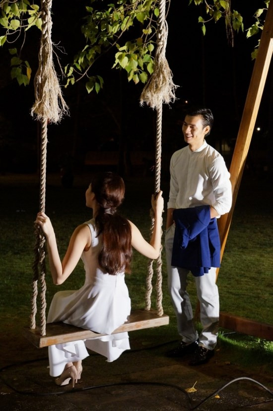 Và cho đến cuối phim, Đặng Thu Thảo mới được trở về con người thực, với vẻ đẹp cuốn hút, thanh lịch khiến Nhan Phúc Vinh cũng say lòng.