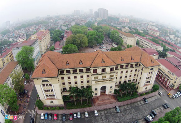 Tiền thân của đại học Y Hà Nội là trường Y khoa Đông Dương do Pháp thành lập năm 1902. Hiệu trưởng đầu tiên của trường là bác sĩ Alexandre Yersin. Trường chuyên về y khoa hàng đầu và lâu đời nhất của Việt Nam còn hoạt động. Đây còn là một trong 15 trường đại học trọng điểm Quốc gia.