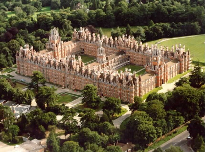 2. Đại học London – Nơi đào tạo những triệu phú. Trường đại học này có khoảng 120.000 sinh viên, và được coi là một ngôi trường hàng đầu thế giới. Một trong những trường trực thuộc tốt nhất là Trường Kinh tế London, nơi tỷ phú George Soros đã từng theo học.