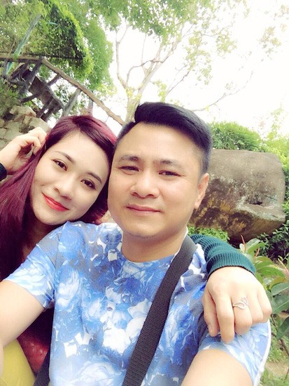 Diễn viên hài Tự Long bên vợ trẻ mới cưới.