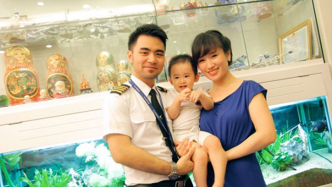 Do là đồng nghiệp nên Nhung và chồng có thể cùng nhau chia sẻ và giúp đỡ trong cuộc sống cũng như trong công việc. Hiện tại vợ chồng Trang Nhung đã có một cậu con trai 17 tháng tuổi.