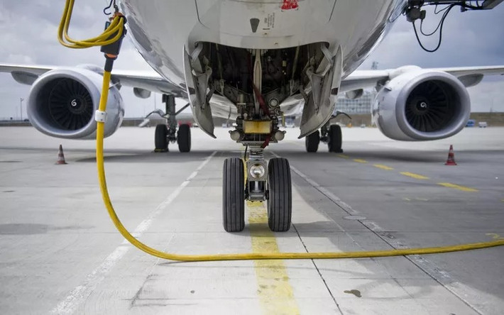 Lốp trên máy bay được thiết kế để chịu được tải trọng đáng kinh ngạc (38 tấn!) và có thể chạm đất với vận tốc 170 dặm/giờ hơn 500 lần trước khi cần phải thay lốp.