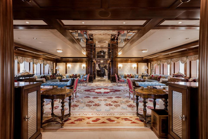 Chiếc du thuyền dài 79 mét được giao cho Hoàng tử vào năm 2008 bởi Devonport Yachts có trụ sở tại Vương quốc Anh. Toàn bộ ngoại thất, nội thất của du thuyền đều được thực hiện dựa trên nhu cầu, mong muốn của chủ sở hữu.