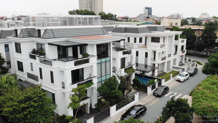 Diện tích xây dựng của căn nhà khoảng 300m2.