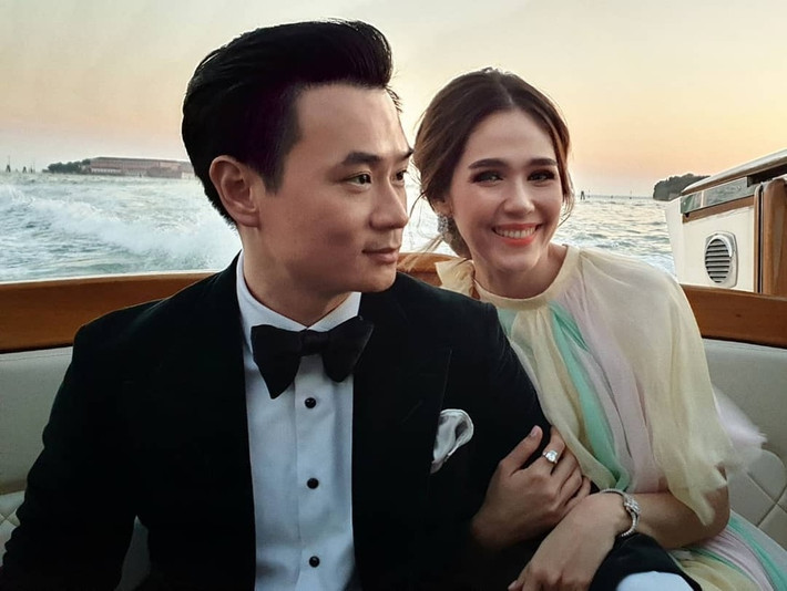 Mới đây, tờ The Thaiger đưa tin, tỷ phú Nott Witsarut cho biết để lại toàn bộ tài sản thừa kế cho vợ là minh tinh Chompoo Araya, cùng 3 con sống thoải mái với khối tài sản bao gồm siêu xe, biệt thự... Ảnh: The Thaiger