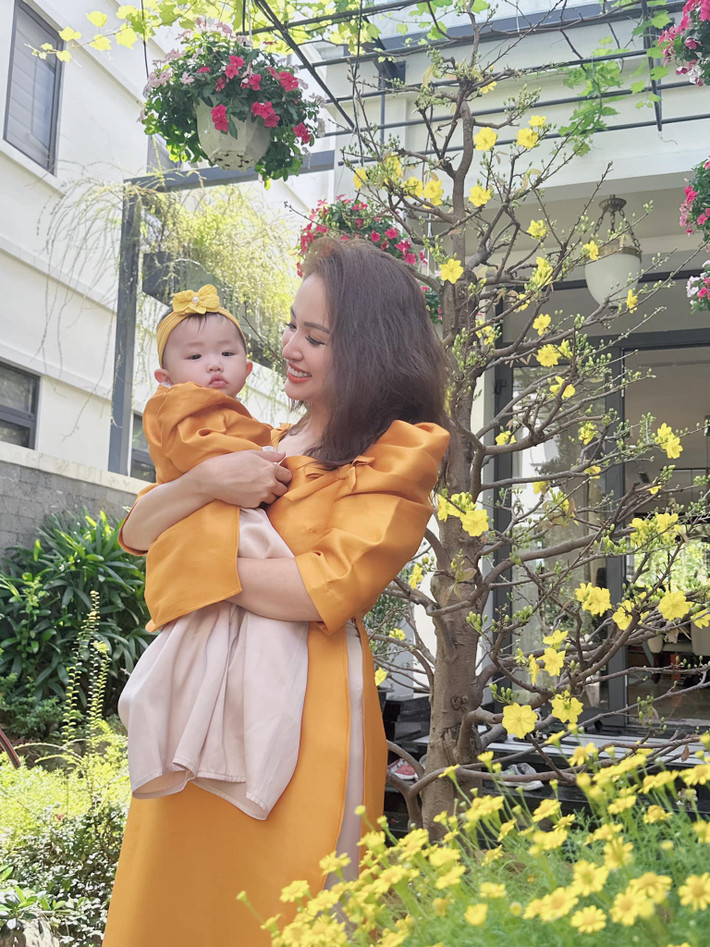 Ngày Têt cũng không thể thiếu mai vàng đặc trưng ở miền Nam.