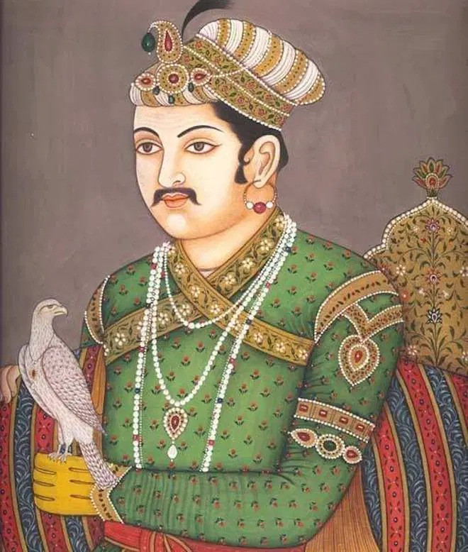 Là vị vua vĩ đại nhất của vương triều Mughal ở Ấn Độ, Akbar kiểm soát một đế chế chiếm tới 1/4 sản lượng kinh tế toàn cầu. Với một đế chế hùng mạnh kiếm lợi nhuận bằng cách bòn rút của cải từ dân chúng, sự giàu có của triều đại Mughal được cho là sánh ngang với nước Anh thời Elizabeth.