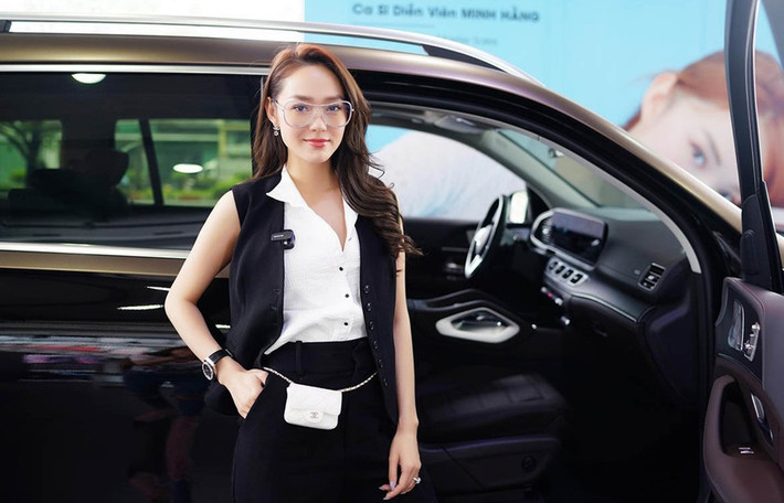 Ngoài bất động sản, Minh Hằng cũng sở hữu nhiều xế hộp có giá trị khủng. Tháng 2/2021, Minh Hằng mua xe Mercedes GLS 450 giá 5,5 tỷ đồng. Ảnh: Ngoisao