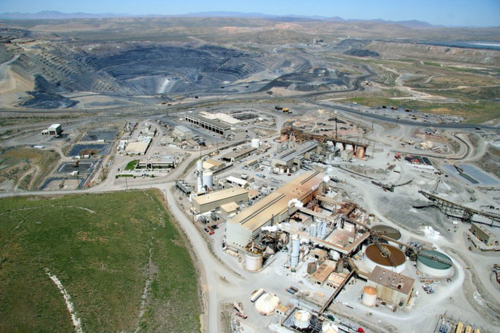 Goldstrike là mỏ vàng nằm ở phía tây bắc của hạt Elko, thuộc bang Nevada, Mỹ. Đây là mỏ vàng lớn nhất Bắc Mỹ, thuộc quyền sở hữu của tập đoàn Barrick Gold, tập đoàn khai thác vàng lớn nhất thế giới, có trụ sở chính tại TP. Toronto, Ontario (Canada).