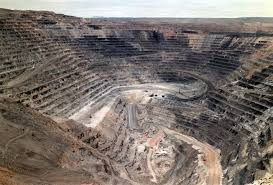 Năm 2018, Goldstrike sản xuất khoảng 2,1 triệu ounce vàng. Kể từ khi được đưa vào khai thác tới nay, mỏ vàng sản xuất khoảng 42 triệu ounce vàng.