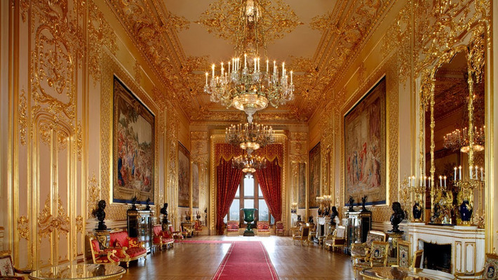 Xây dựng năm 1703, Buckingham Palace được dùng làm "trụ sở chính thức" của Gia đình Hoàng gia Anh.