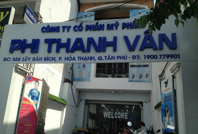 Ngoài Azlove, người mẫu Phi Thanh Vân còn là người đại diện theo pháp luật kiêm giám đốc Công ty cổ phần Mỹ phẩm Phi Thanh Vân. Công ty này được chuyển đổi từ Công ty TNHH Mỹ phẩm Phi Thanh Vân. Ảnh: Tiền phong.