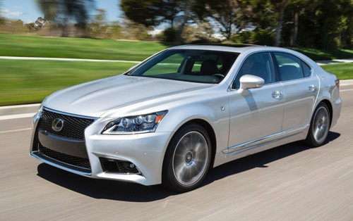 Chiếc Lexus LS460 trị giá 6 tỷ đồng với thiết kế sang trọng của Quang Lê. Ảnh: Người đưa tin.